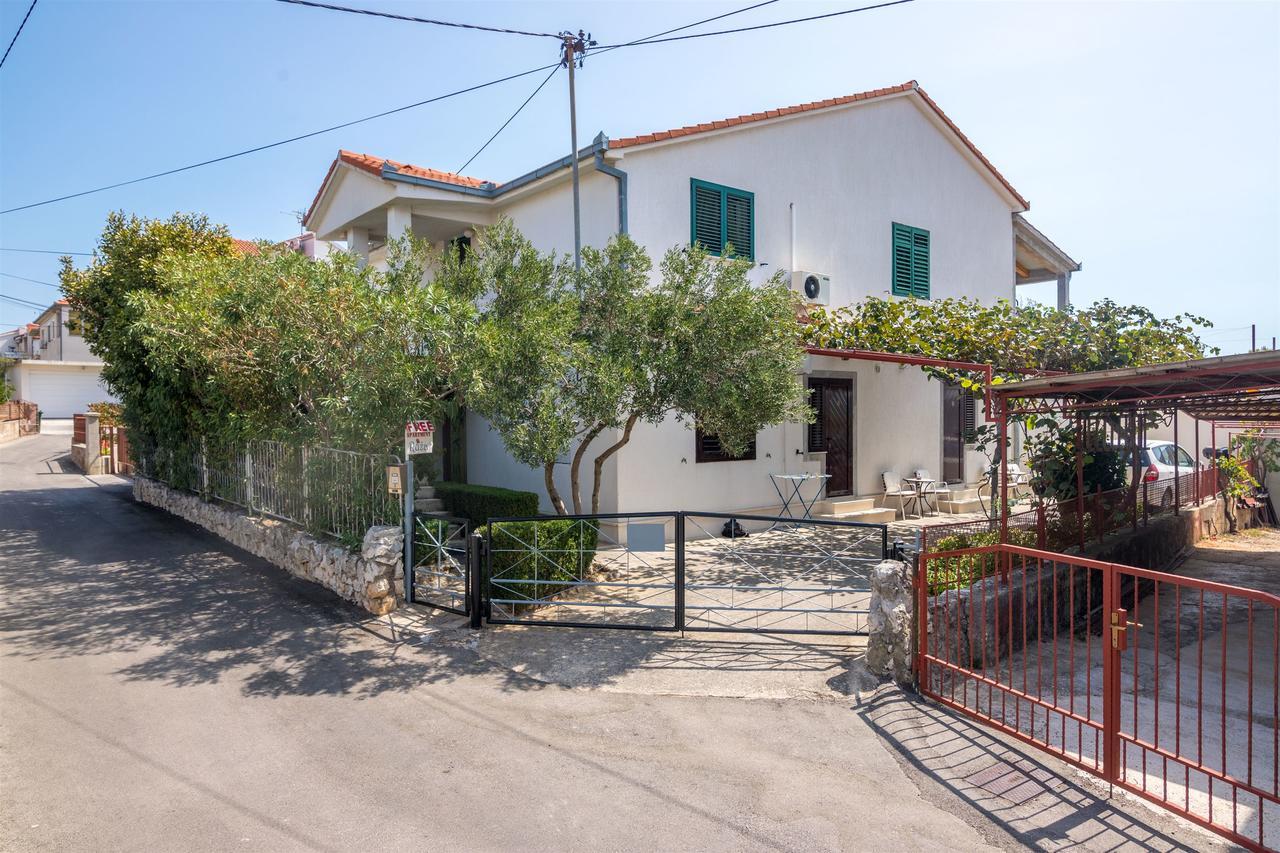 Apartment And Rooms Ruza Trogir Exterior foto